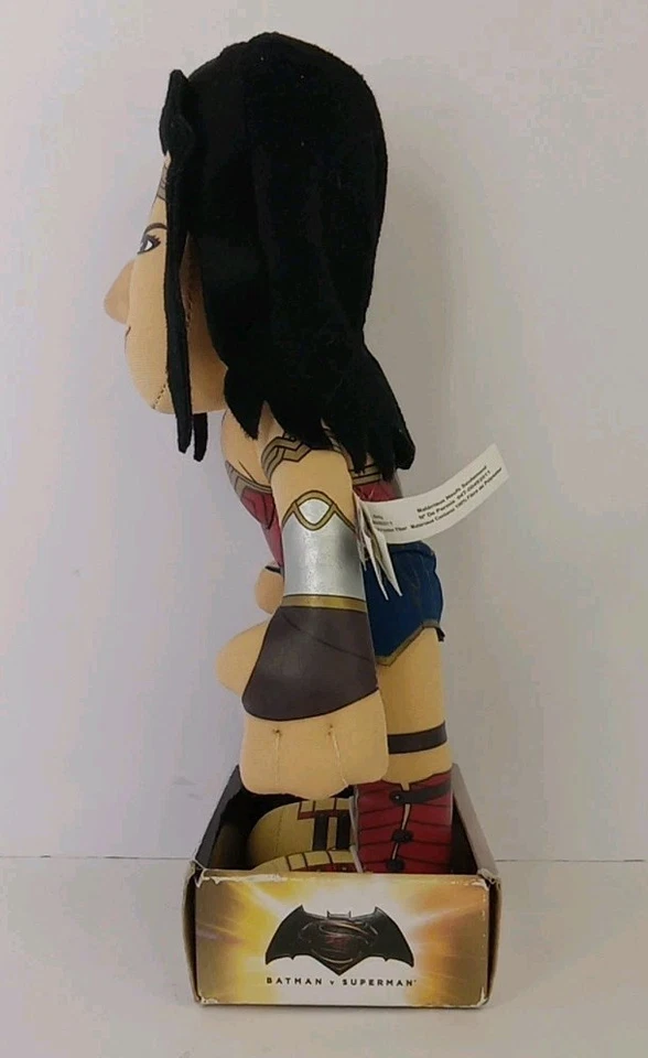 Figura de peluche DC Comics Wonder Woman 10" - Bleacher Creatures - Batman v Superman Foto 2 de 4