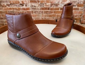 clarks ashland pine ankle bootie