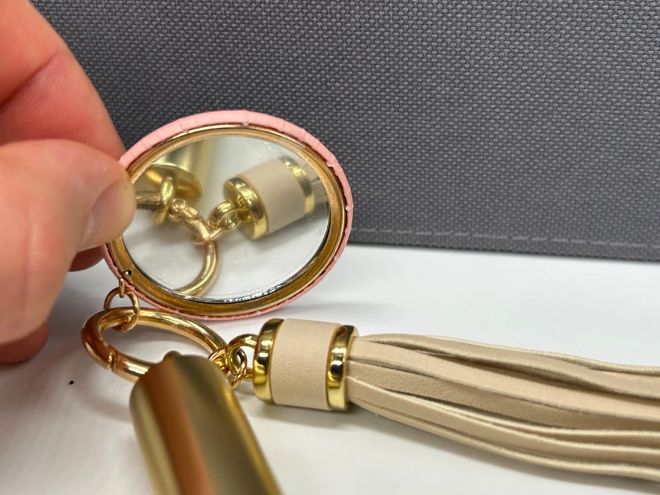 Essence Lip Gloss Beauty Filler Pendant Spiel Yee Haw Limited Edition 1.5 M - Image 2 of 4