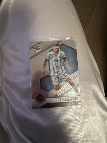 2021-22 Panini Mosaic FIFA Road to World Cup - Lionel Messi #10 Silver Prizm