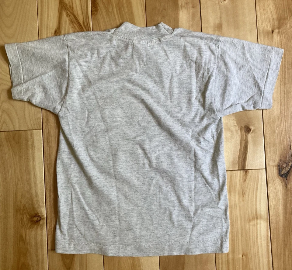 Camiseta Rara 80’s Story Land New Hampshire Dr. Geyser’s Raft Ride Juvenil Talla 6-8 Foto 4 de 4