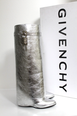 sz 8.5 / 39 Givenchy Silver Leather Pointed toe Shark Lock Pull on