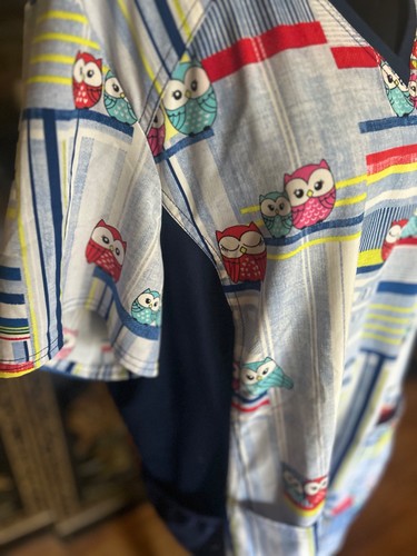 Cherokee Scrub Work Wear Nurse Owl Pattern V Neck Panel Top Sz 2XL - Picture 2 of 10