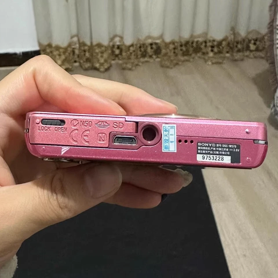 Câmera Digital Sony Cyber-shot DSC-W570 16.1 MP 5x Zoom Óptico Rosa Rara - Imagem 4 de 4
