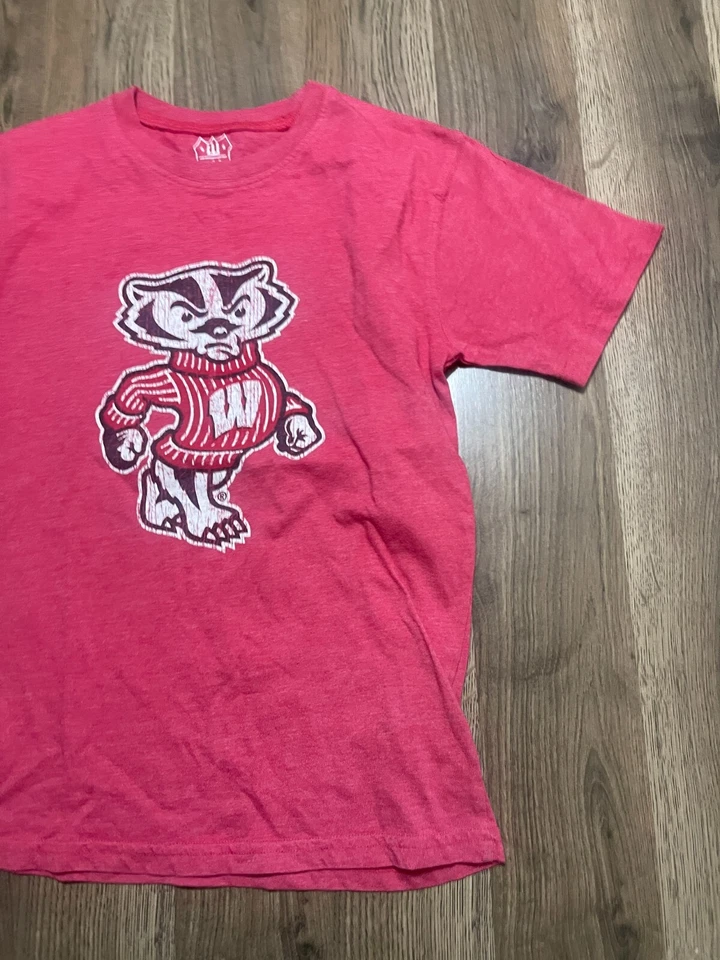 Wes and Willy Shirt, Youth Boys Size Small, Red, Wisconsin Badgers Foto 4 de 4