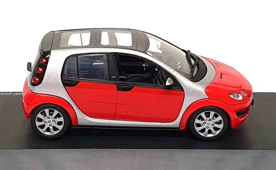 Schuco escala 1/43 diecast 04692 - Smart Forfour - rojo/plateado Foto 3 de 4