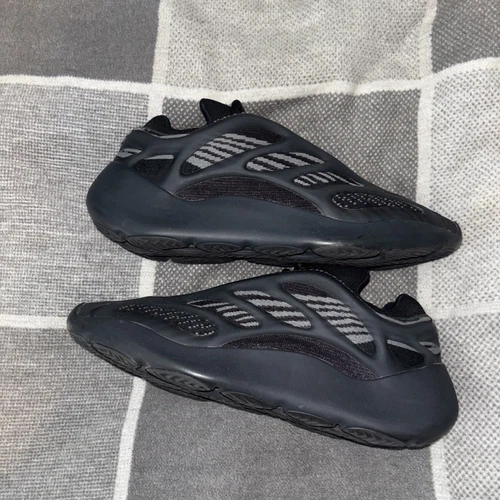 Yeezy 700 V3 Dark Glow taglia 8 5 uk
