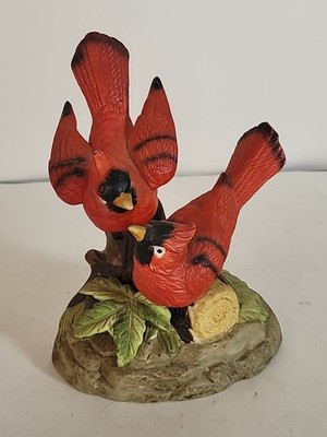 JJ 1200 Series Limited Edition Porcelain Hand Painted Red Robins 7x6x4 Figurine 