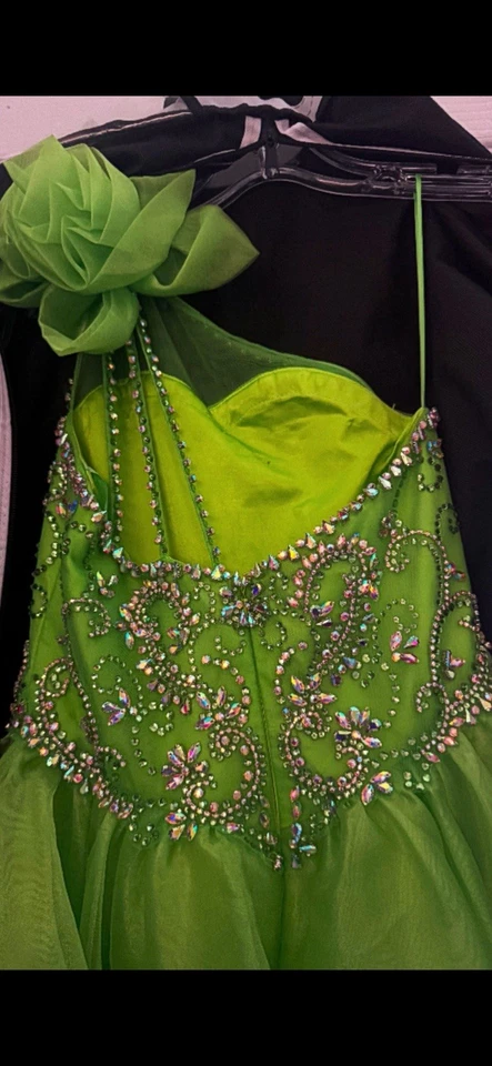 Girls Pageant Dress size 6 - Image 4 of 4