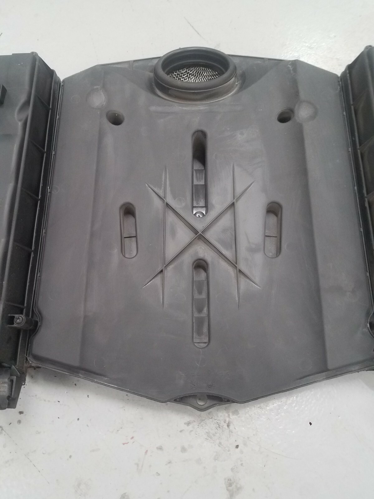 20012005 Mercedes C320 C240 S430 S500 AIR CLEANER FILTER BOX