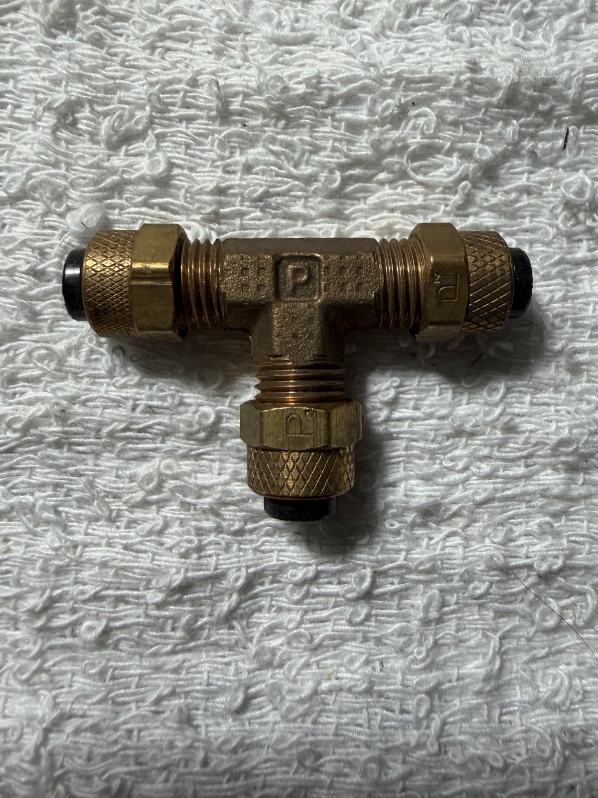 Parker 164P-4 Poly-Tite Brass 1/4" Tube Union Tee Compression Fitting NOS
