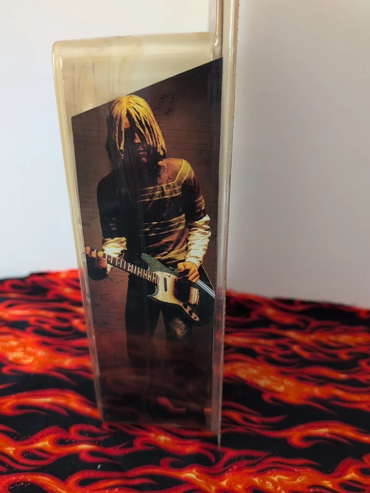 Figura de acción NECA Kurt Cobain 7"" con guitarra Skyblue (2006) sellada Foto 3 de 4