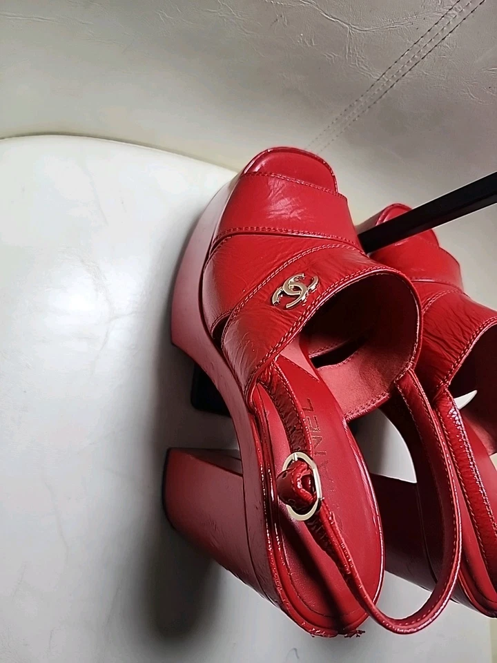 Sandalias Chanel de plataforma de piel de cordero arrugada de segunda mano. EU 36.5C. EE. UU. 6. Foto 3 de 4