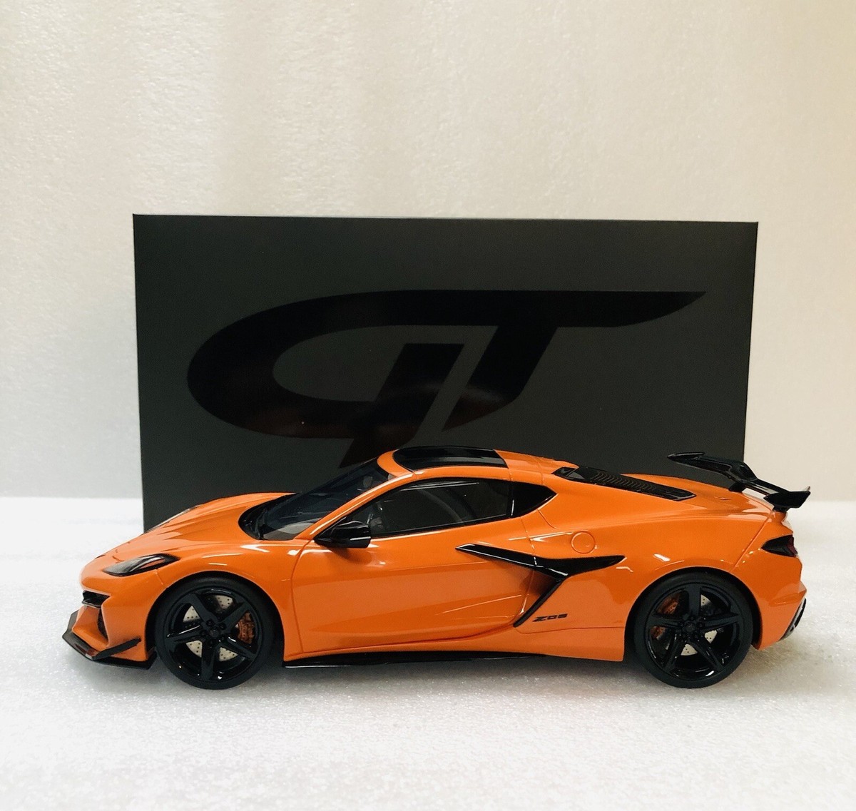 No94 ミニカー1/18 Chevrolet Corvette Sport 1/18 GT Spirit Chevrolet Corvette C8 Z06 Coupe Orange 2023