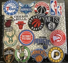32 LOT OF VERY NBA TEAM + 2 NBA LOGO IRON ON PATCHES