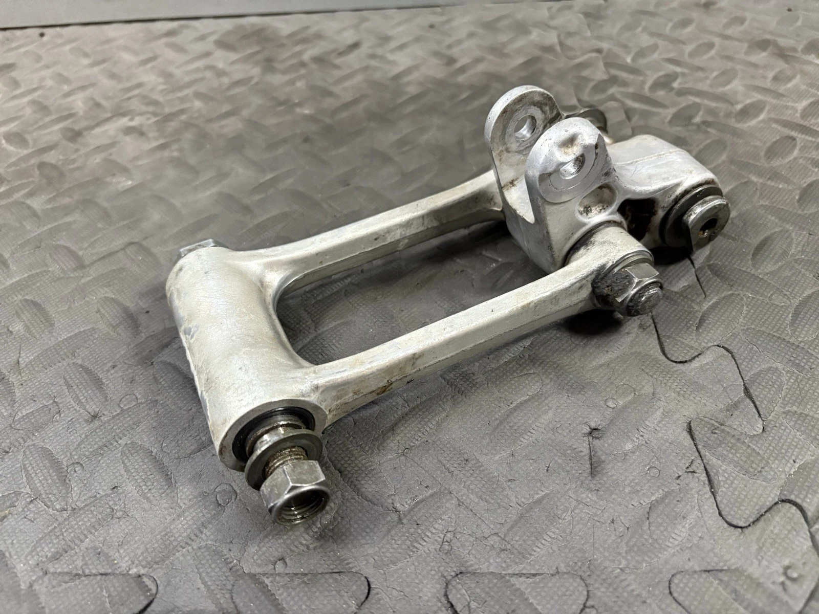 2002-2004 2002 YAMAHA YZ125 YZ250 OEM REAR SHOCK SUSPENION LINKAGE LINKS