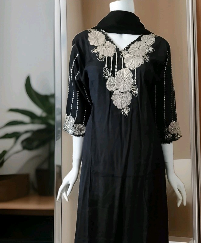 shalwar kameez with dupatta embroidered black with flowers size medium large xl