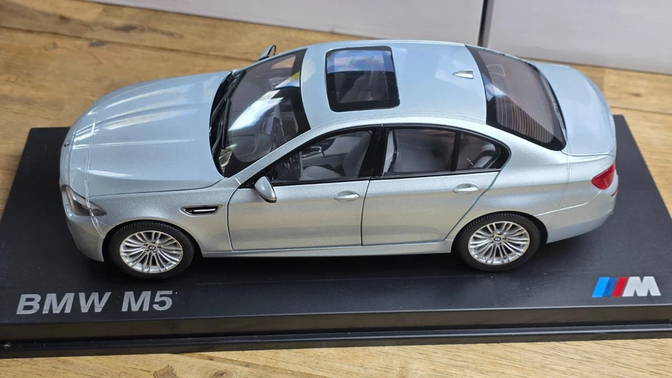 1:18 BMW M5 (F10) Limo Paragon Silber OVP