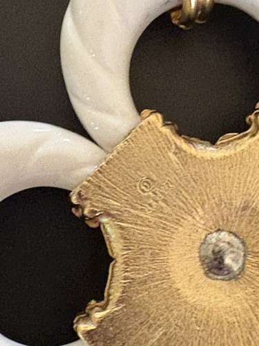 Vintage Statement-Halskette mit weißem Harz goldfarbenem Anhänger: signiert Napier - Bild 5 von 8