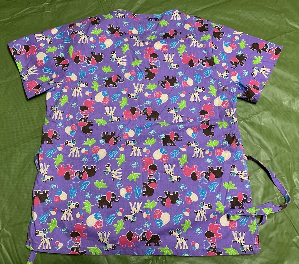 Blusa Médica Elefante/Cebra/Corazones Animales Medianos para Mujer Foto 3 de 4