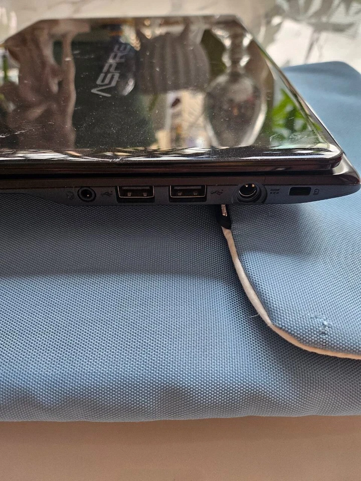 Acer Aspire One AO725 11.6" NOT WORKING Laptop Netbook 8GB RAM/281 GB HDD WIND 7 - Image 4 of 4