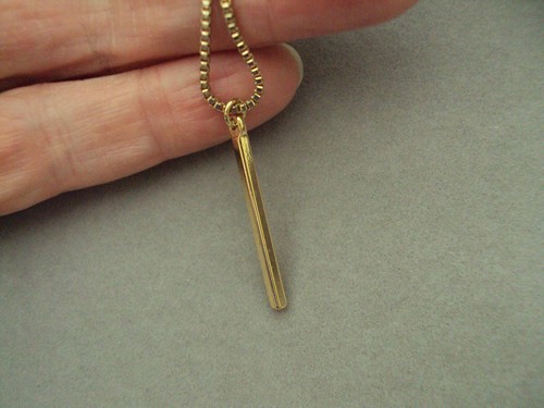 GOLD TONE 18" CHAIN NECKLACE w/RECTANGULAR PENDANT #ve - Picture 2 of 3