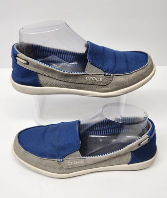 The Crocs Walu Accent is a comfortable update to the classic loafer, featuring a Amazon.com | Crocs Women main image 3