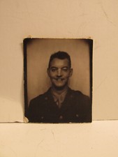 VINTAGE FOUND PHOTOGRAPH B W ART OLD PHOTO 1940S AMERICAN WW2 WAR SOLDIER BOOTH