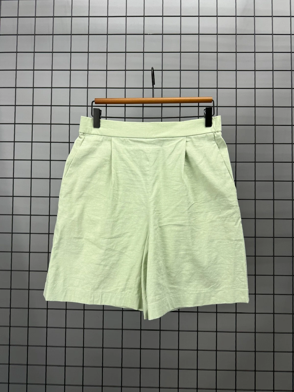 Theory Linen Blend Shorts womens M Green Pull On Eco Crunch
Opens in a new window or tab