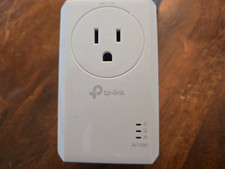 Single TP-Link AV1000 Gigabit Passthrough Powerline Ethernet Adapter TL-PA7017P