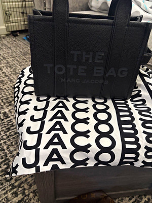 Marc Jacobs The Tote Bag Small Black Zip Top Handle Gold Hardware, Logo Card