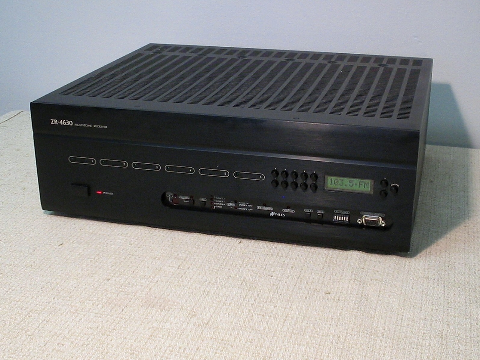 Niles ZR-4630 12-Channels Built-in AM/FM Tuner Music System Multizone Receiver