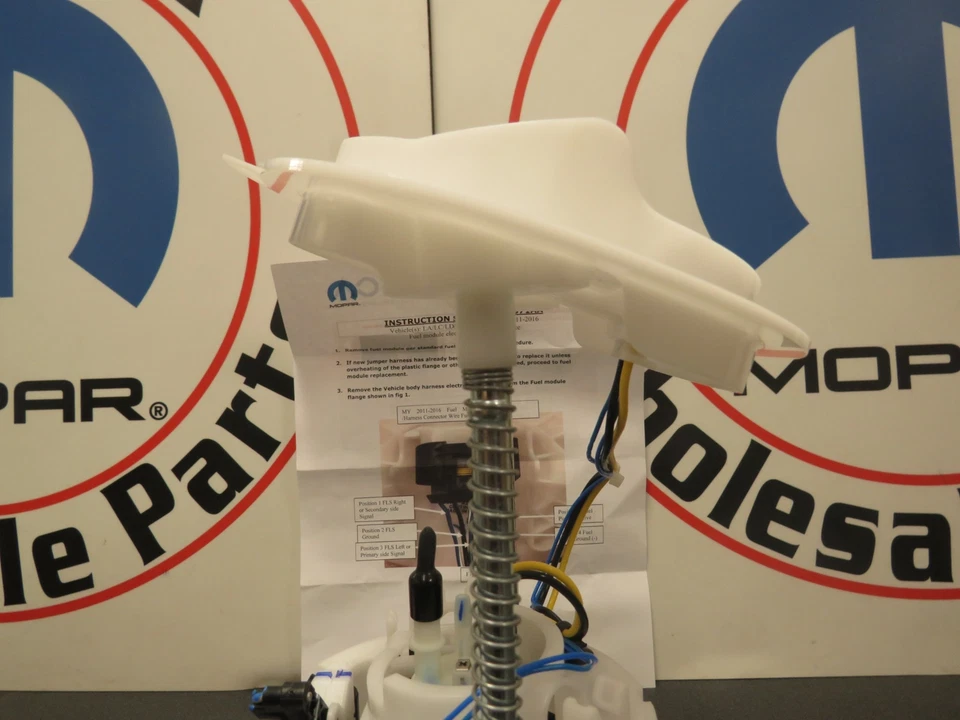 CARGADOR CHALLENGER 300 6,4 L Bomba de Combustible Primaria NUEVO OEM MOPAR Foto 4 de 4