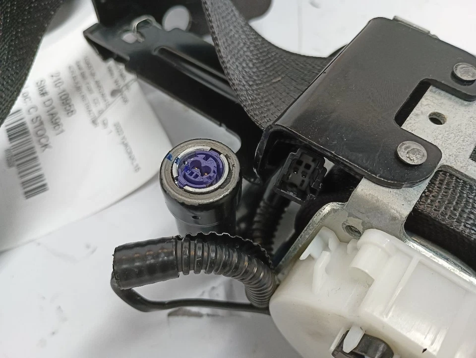 Passenger Right Front Seat Belt Retractor from 2022 GMC Yukon XL 1500 11735938 - Image 2 of 4