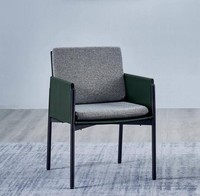 Grauer Armlehnenstuhl Stilvoller Einsitzer Luxus Polstersessel Modern