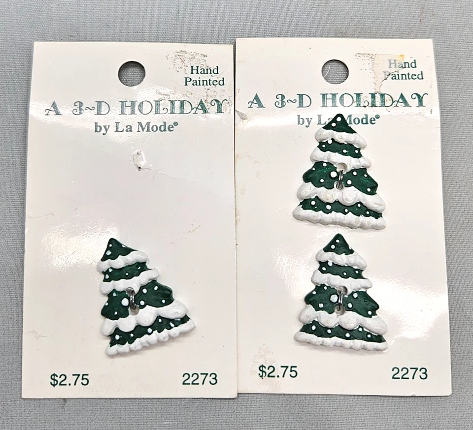 Vtg Lot 31 Christmas Buttons Craft Stars Moose Snowman Santa Gingerbread Girl - Image 2 of 4