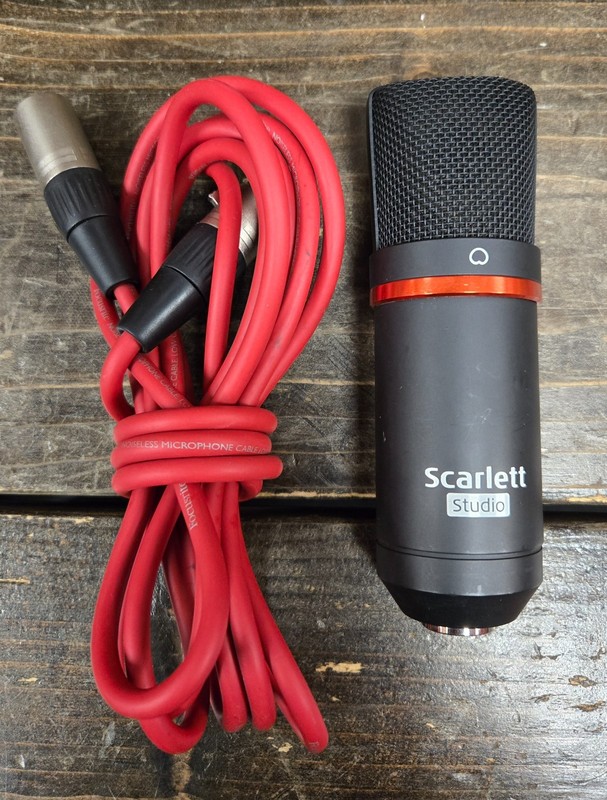 Scarlett Studio CM25 MKII Microphone & Cord