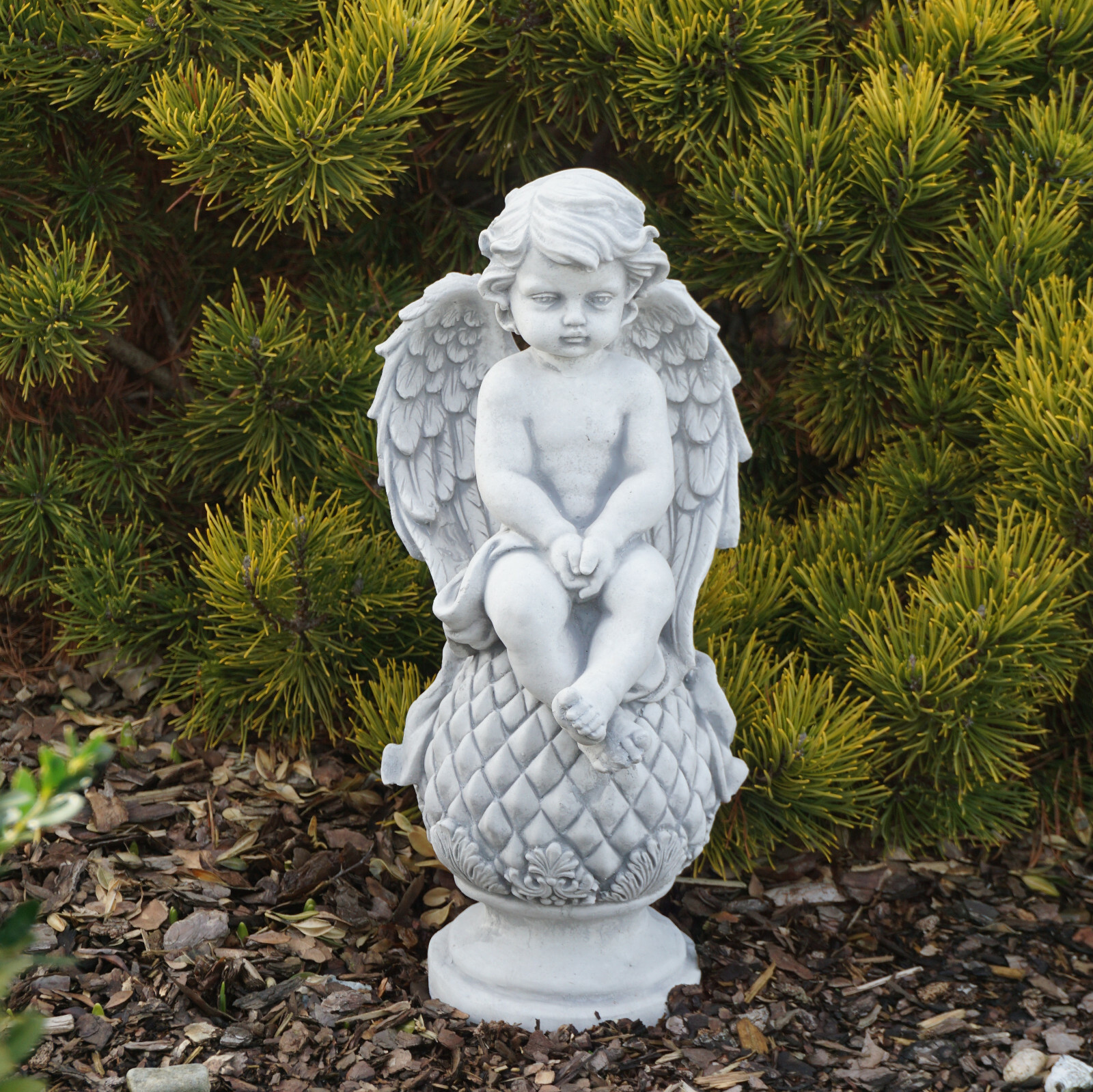 Engel auf Kugel Grabdeko Steinfigur 37 cm 7 kg Grau Weißbeton frostsicher