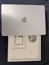 Apple MacBook Air 2025 13.6 Zoll M4 16GB RAM 256GB SSD Himmelblau wie neu 