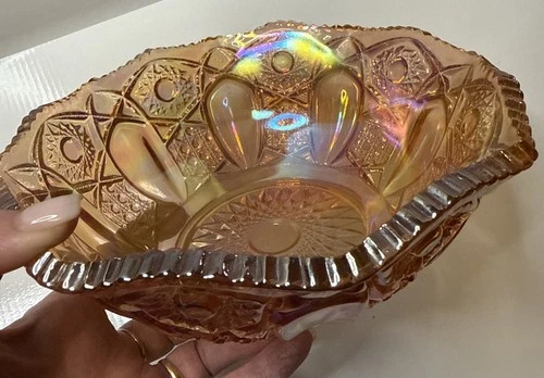 LE Smith CARNIVAL GLASS Ruffled, Scalloped BOWL , Rose/pink/peach 8 In Across