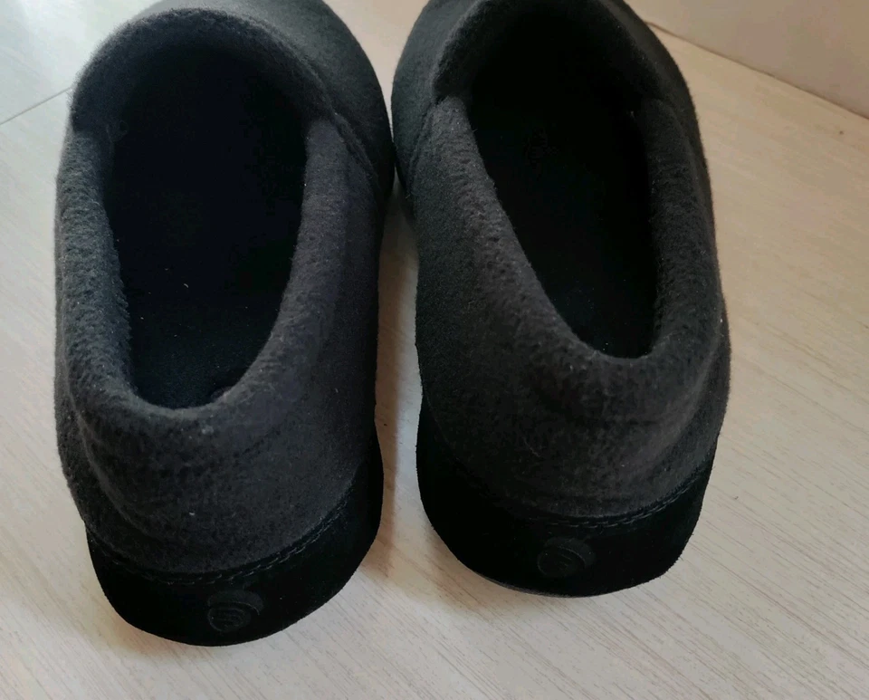 Zapatillas para hombre ACORN espalda cerrada microgamuza espuma viscoelástica negras talla 7,5-8,5 Foto 3 de 4