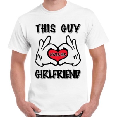 Valentinstag Dieser Kerl liebt seine Freundin Jahrestag Geburtstag Geschenk T-Shirt 2414