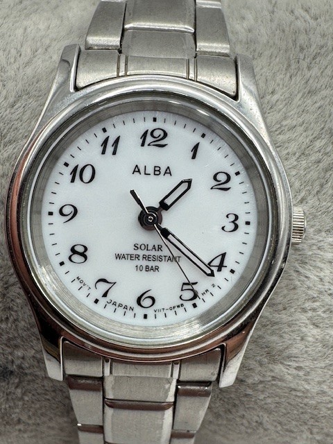 Ladies Seiko ALBA Solar V117-0AP0 Silver Tone Watch WORKS