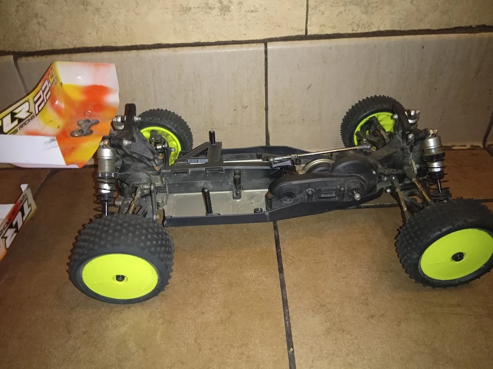 Losi TLR 22-4, 4x4 Carpet RC Buggy Racer Tires. Big Bore Aluminum Shocks Clay  - Image 4 of 4