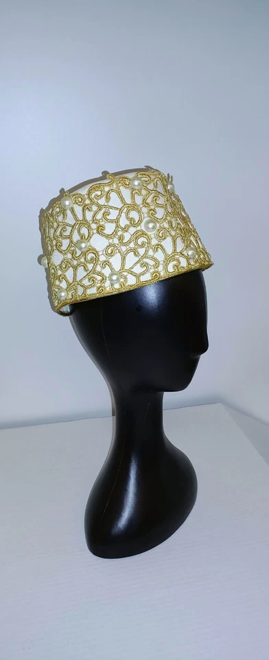 White Pearl and Gold Vintage High Pillbox Hat - Image 2 of 4