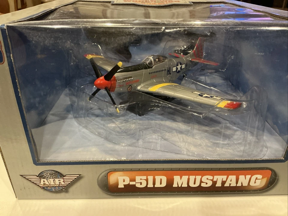 Yat Ming Air Signature P-51D Mustang - 1:48 Scale - WWII Series - Image 2 of 4