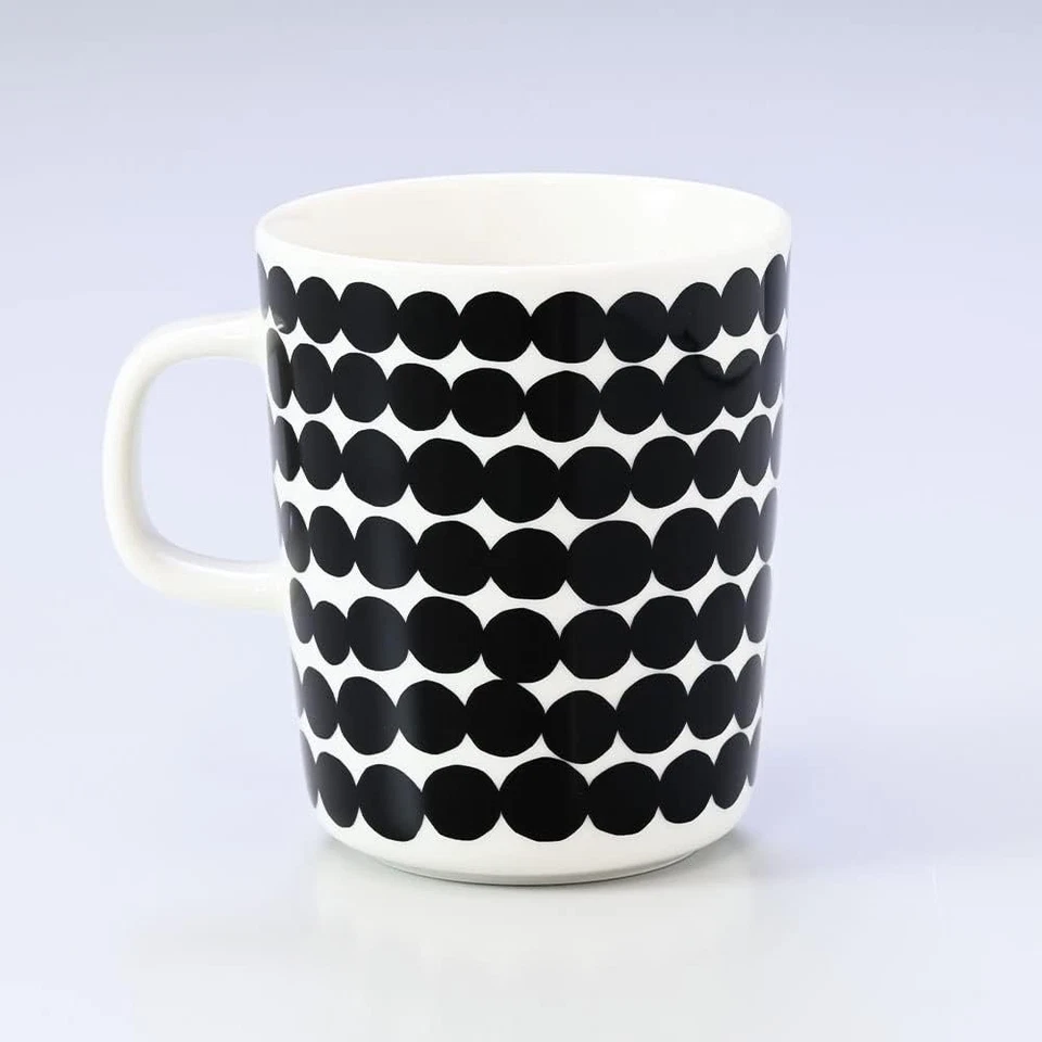 Juego de desayuno Marimekko Oiva Räsymatto en blanco y negro | 2 tazas y 2 platos Foto 3 de 4