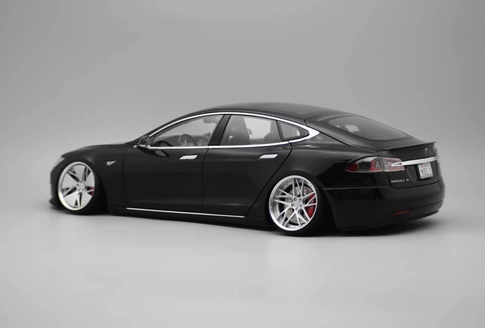 1:18 Tesla Model S Modified Diecast – Black Sedan | Custom Lowered - Image 3 of 4