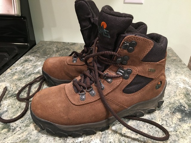 qc hiking shoes