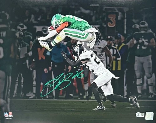Saquon Barkley Autographed Eagles Reverse Hurdle 16x20 Photo Beckett Green
